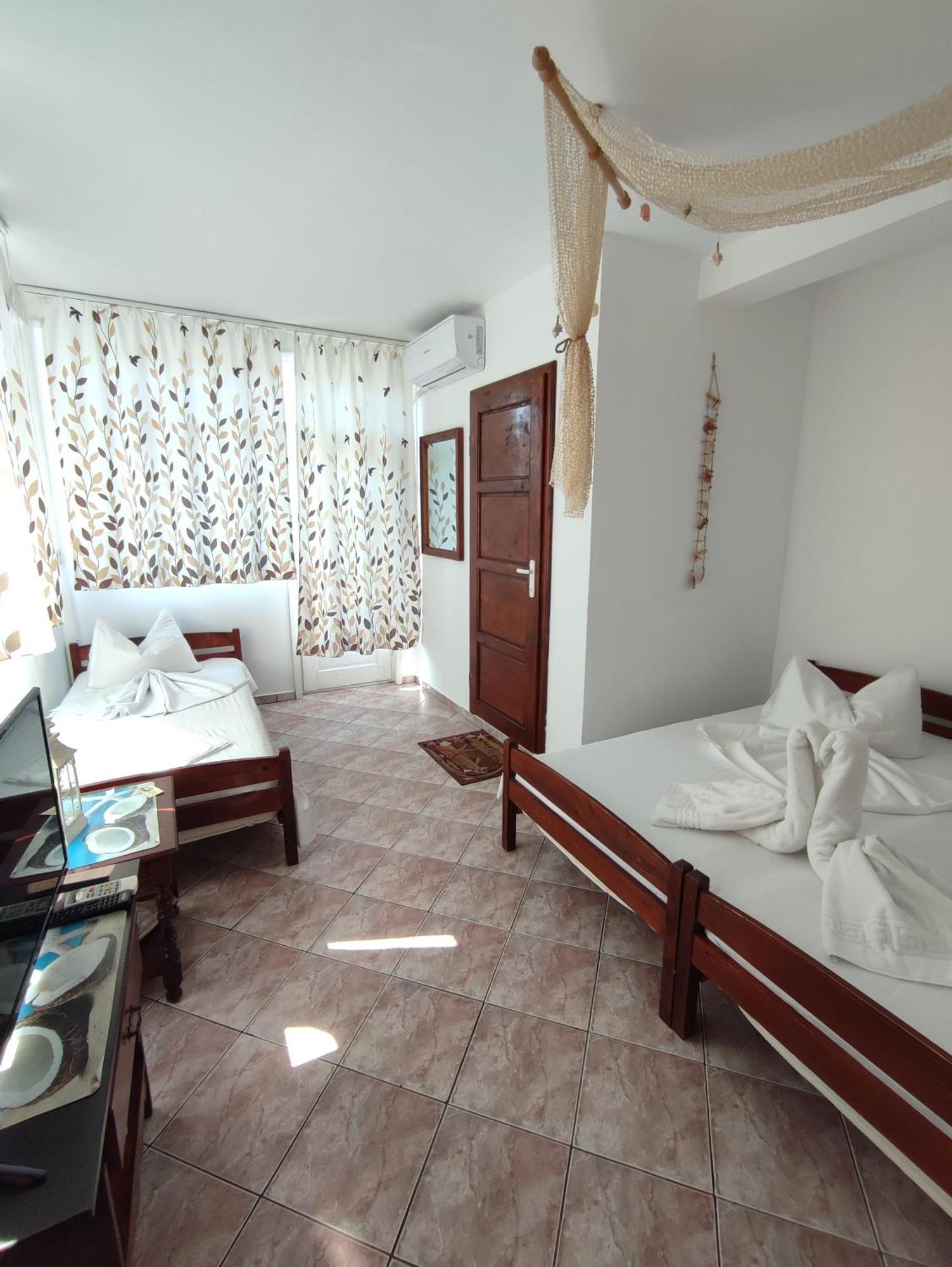 Hotel Casa Ellamy à Două Mai Extérieur photo