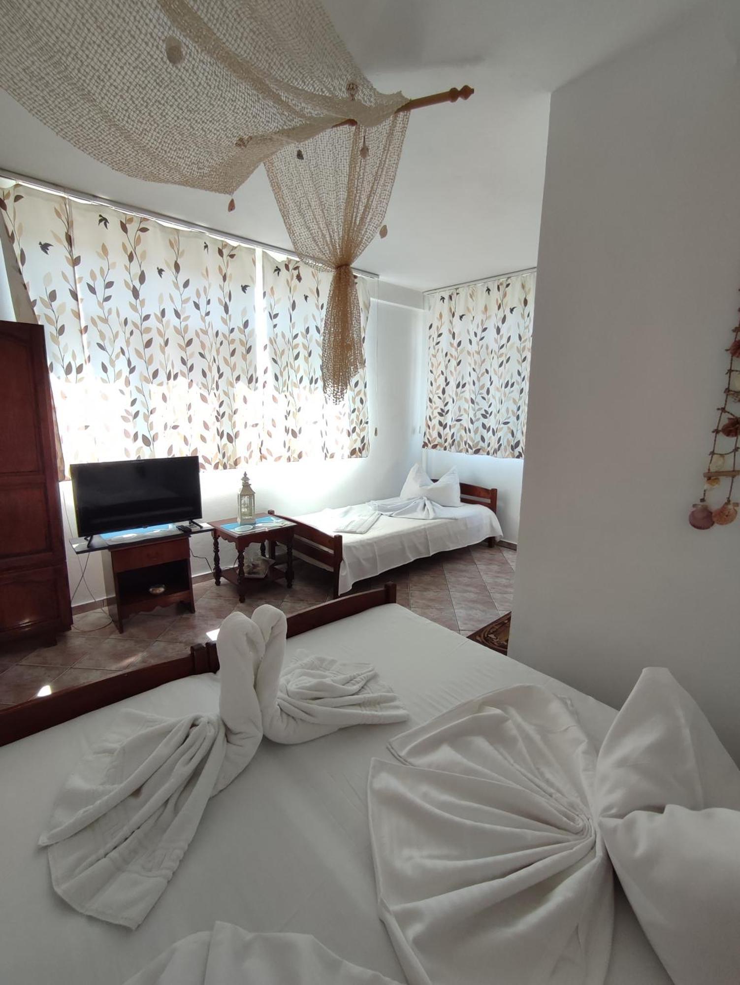 Hotel Casa Ellamy à Două Mai Extérieur photo
